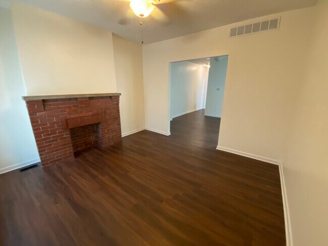 Building Photo - 162 West Park Ave.