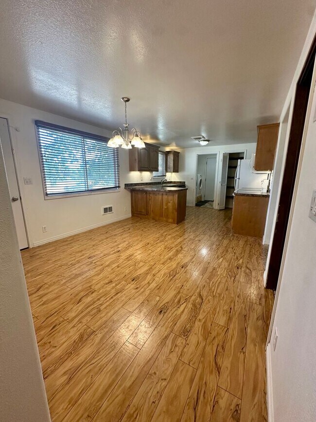 Building Photo - A &amp; E 3rd W Duplex