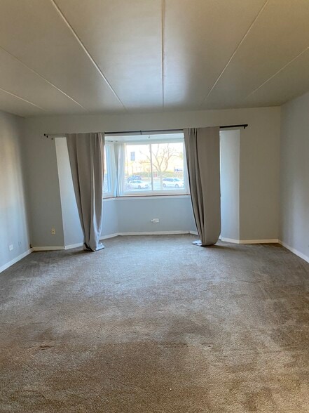 Building Photo - 220 S Roselle Rd