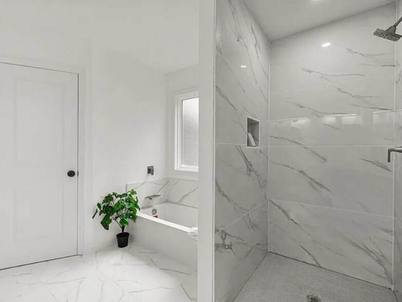 Building Photo - 3925 Pineshore Cir