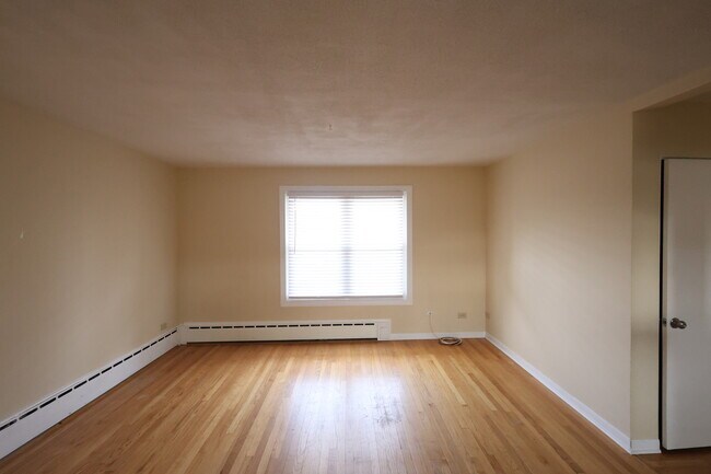 Building Photo - 3151 N Melvina Ave