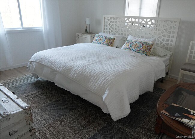 Building Photo - 371 S River Rd