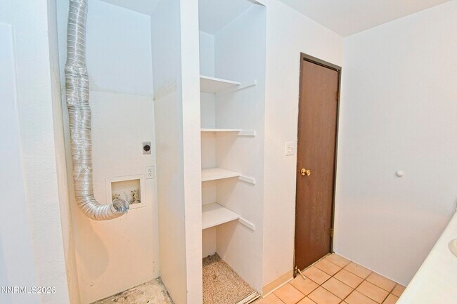 Building Photo - 400 S Saliman Rd