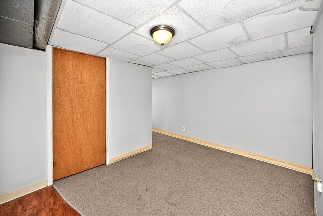 Building Photo - 2343 Rohs St