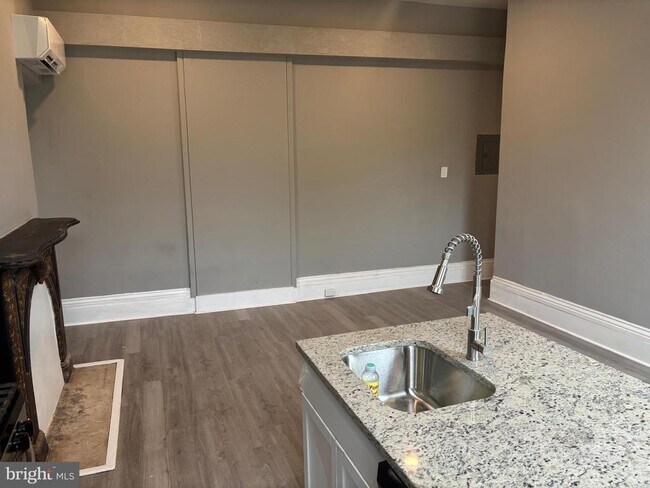 Building Photo - 2124 Maryland Ave