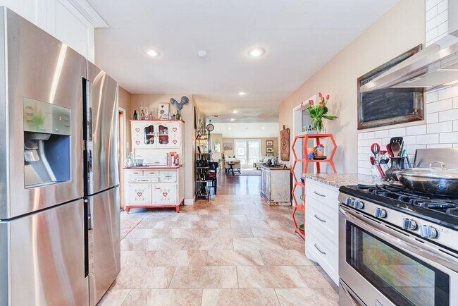 Building Photo - 3318 20th St