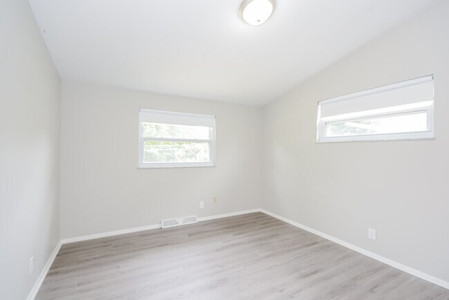 Building Photo - Charming 3 Bedroom in Cincinnati!