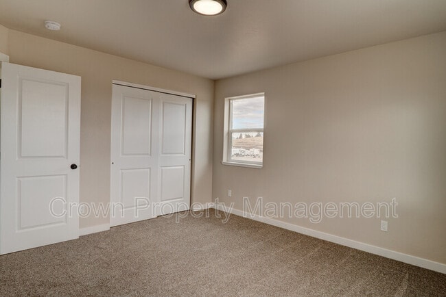 Building Photo - 517 Sparrow Rd