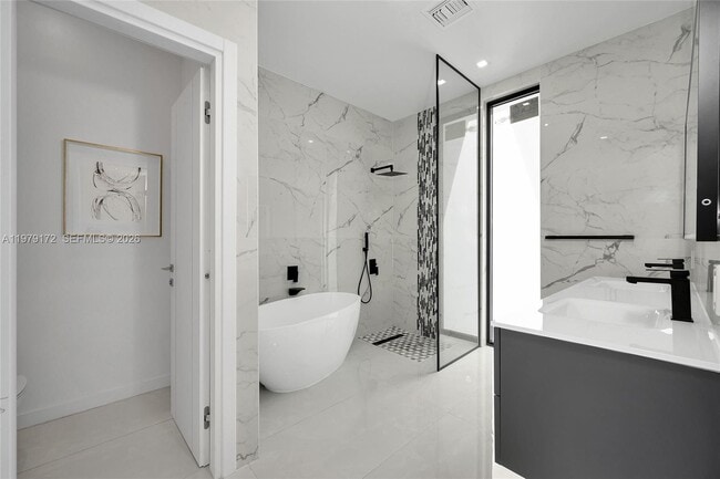 Building Photo - 2516 NE 21st St