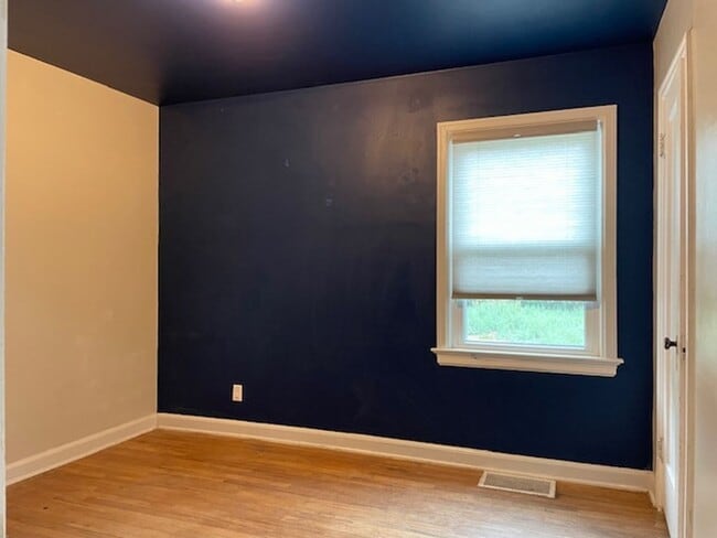 Building Photo - House For Lease