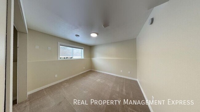 Building Photo - 6600 W 61st St