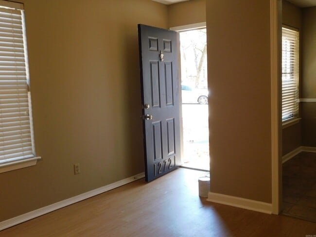 Building Photo - 12721 Valleywood Dr