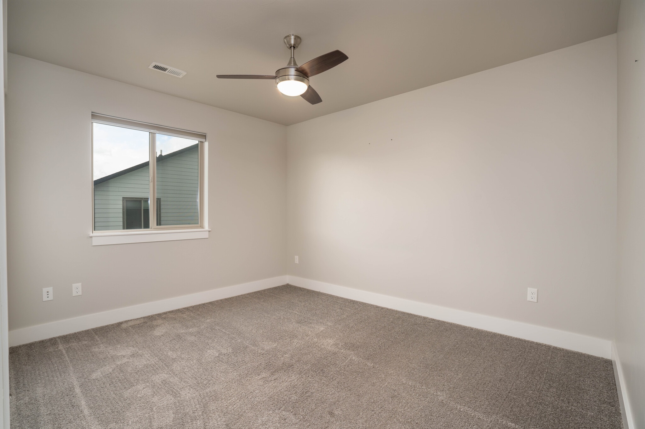 Building Photo - 1403 Happy Ln