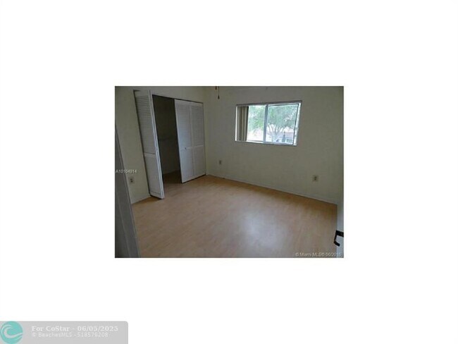 Building Photo - 710 NW 207th Ave