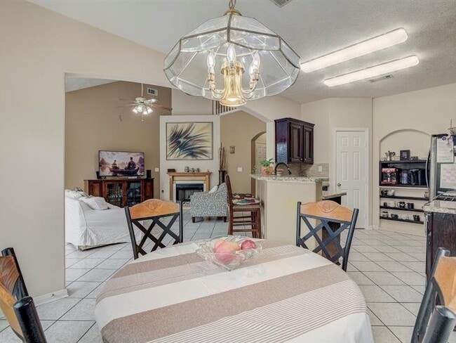 Building Photo - 8422 Tavenor Ln