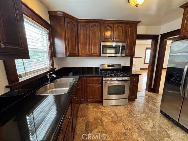 Building Photo - 428 W 40th St