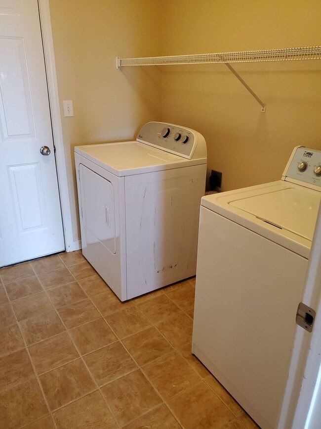Building Photo - July & August Rent FREE - Central Heat & Air/ Garage/ Bonus Room