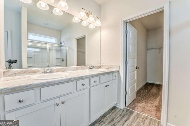 Building Photo - 16 Longbrooke Dr SE