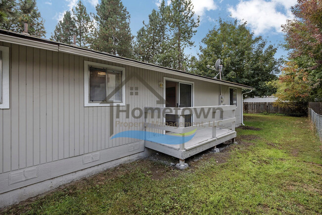 Building Photo - 2 Bedroom 1 Bath Available in Coeur d'Alene!