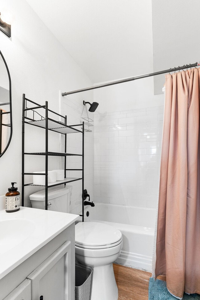 Building Photo - 406 Robert Dr