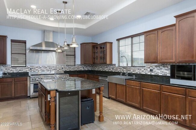 Building Photo - Beautiful 6 bedroom * Corner lot * gated c...