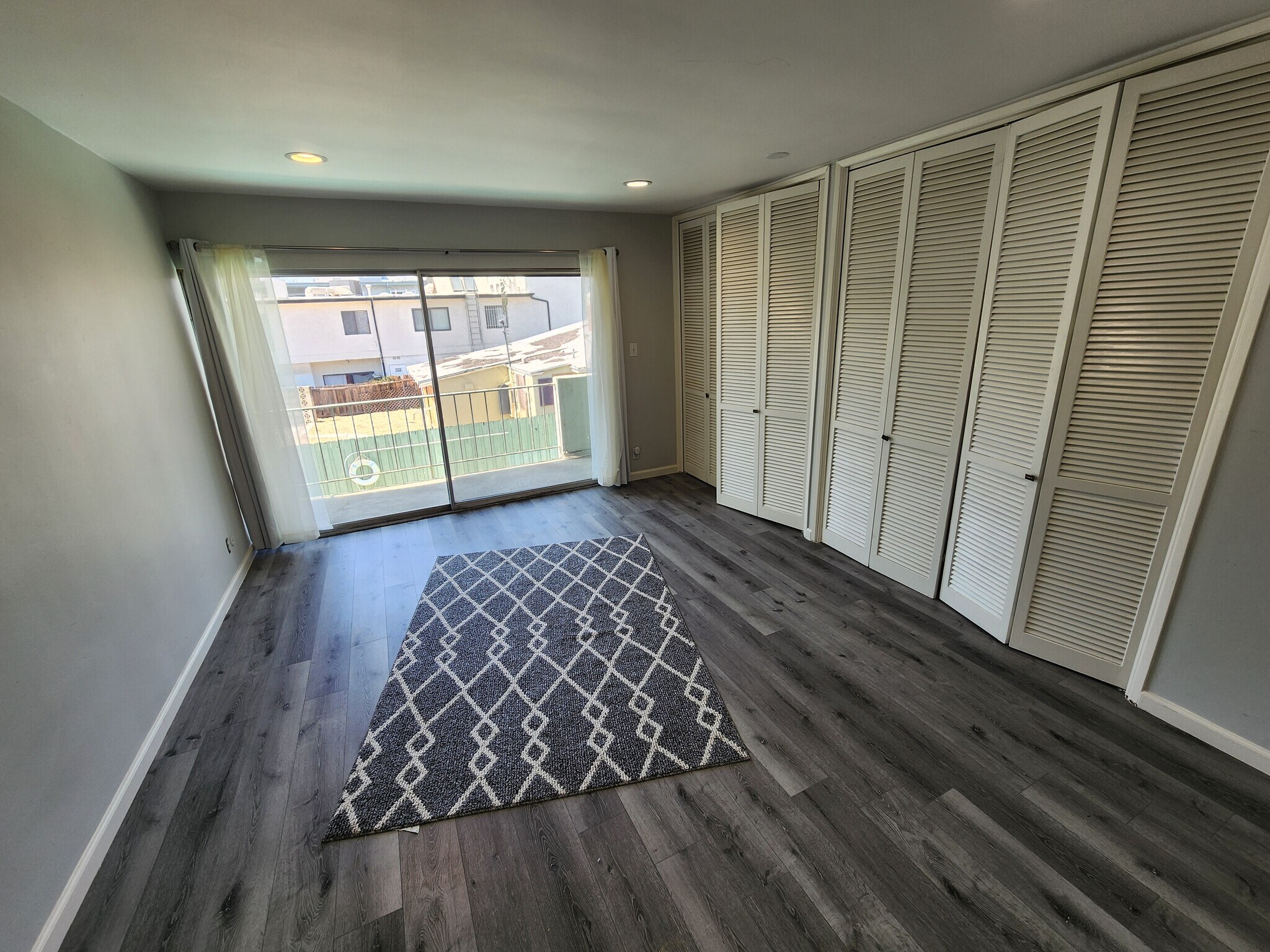 Building Photo - 12744 Moorpark St
