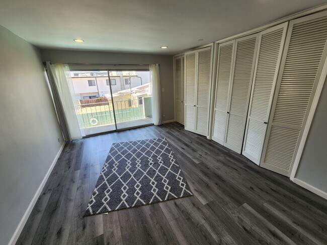 Building Photo - 12744 Moorpark St