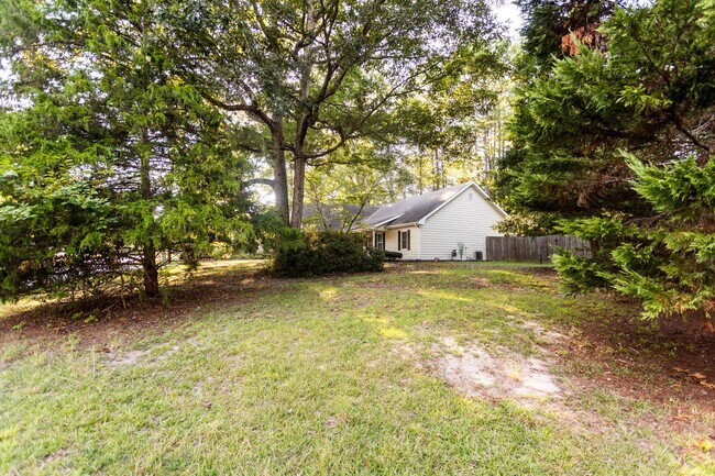 Building Photo - 1135 Burning Bush Dr