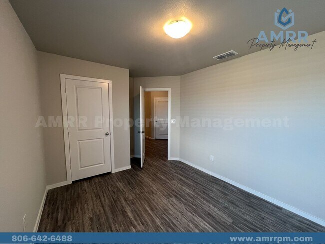 Building Photo - 2125 N Texas Ave