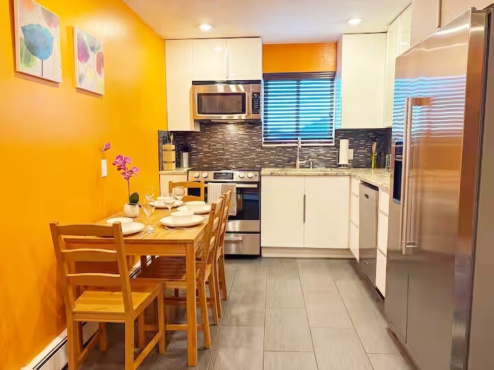 Building Photo - 6 Norumbega Ter