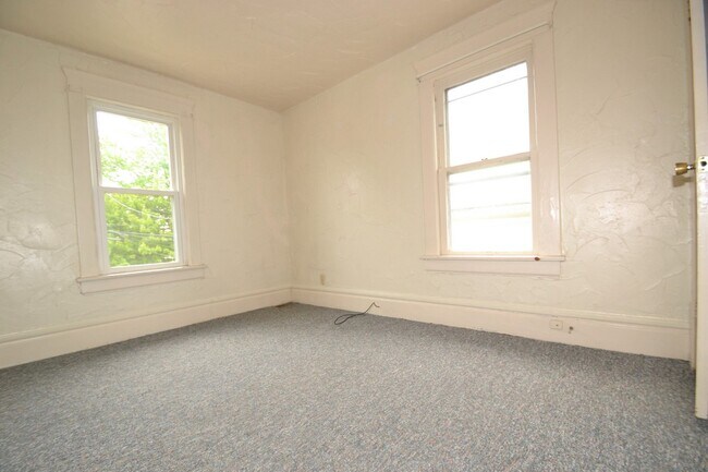 Building Photo - 406 Kling St