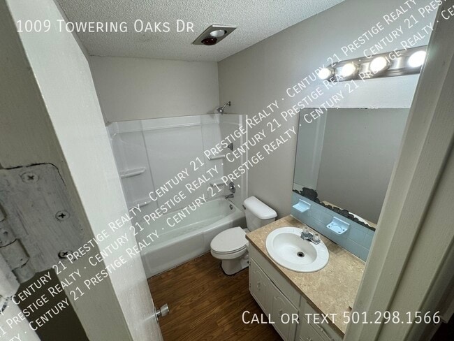 Building Photo - 1009 Towering Oaks Dr