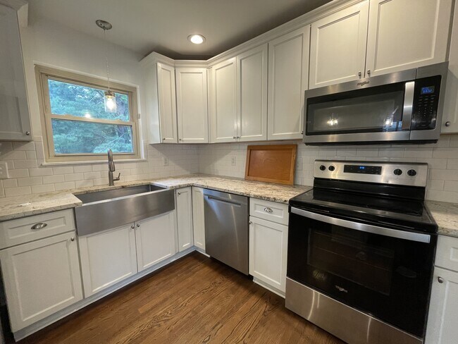 Building Photo - 1113 Craigmont Dr