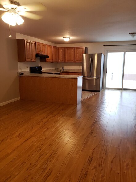 Primary Photo - 71 Edgeworth St