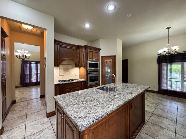 Building Photo - 8147 Shadow Lake Dr