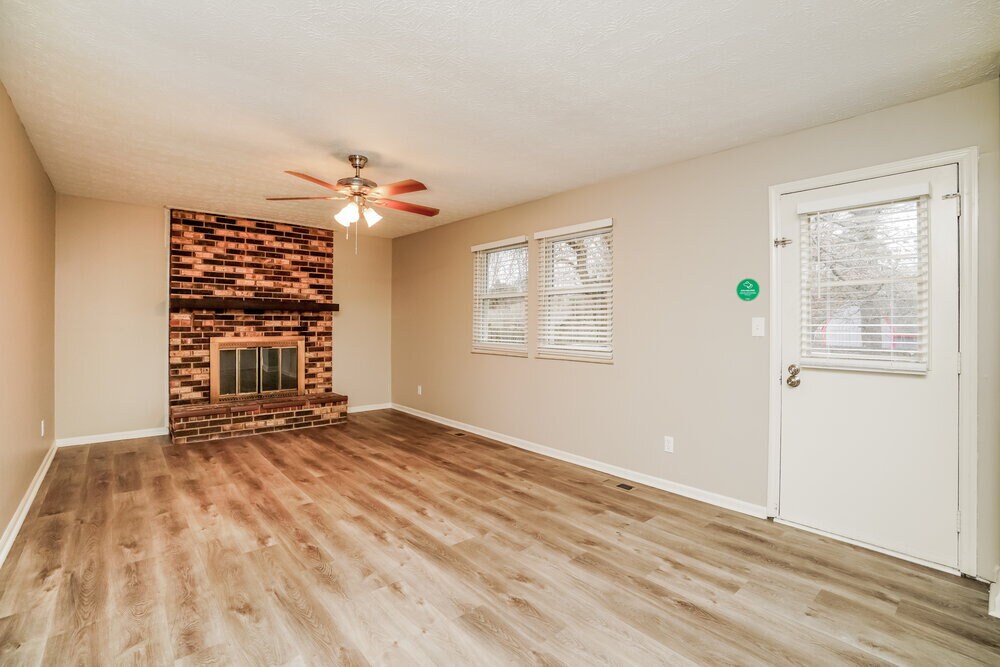 Building Photo - 1658 Sandy Side Dr