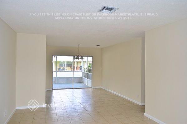 Building Photo - 1037 SW 28th Ave