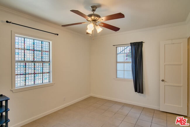 Building Photo - 10829 Kling St