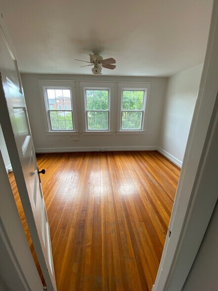Front Bedroom - 112 N Peyton St