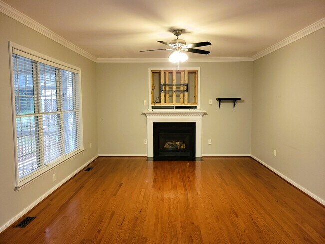 Building Photo - Large contemporary in Birkdale Subdivision...