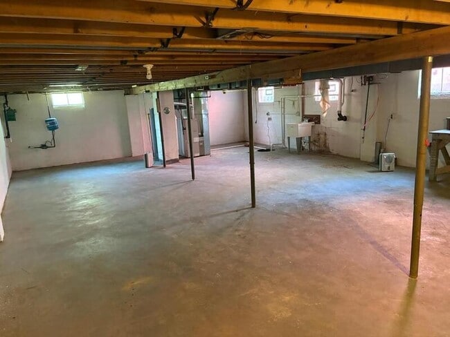 Building Photo - 476 Laurel Woods Dr