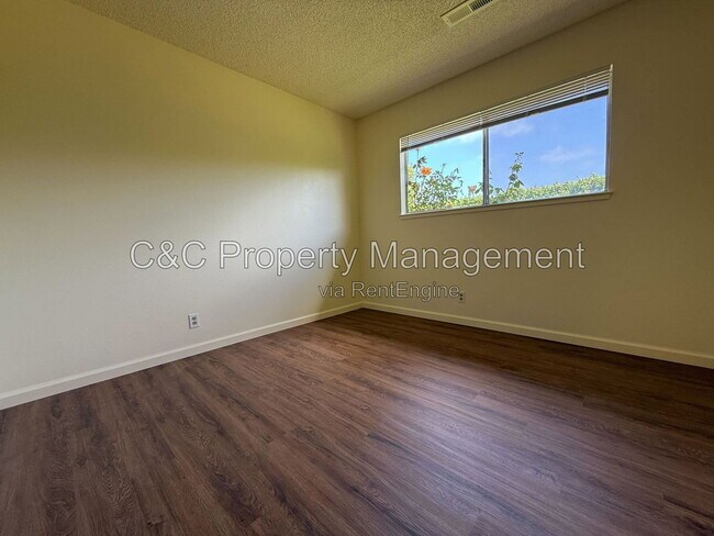 Building Photo - 938 Estrada Ct