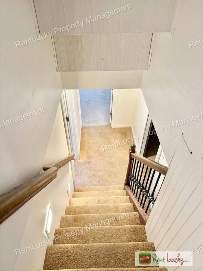 Building Photo - 2130 Montvale Pl W