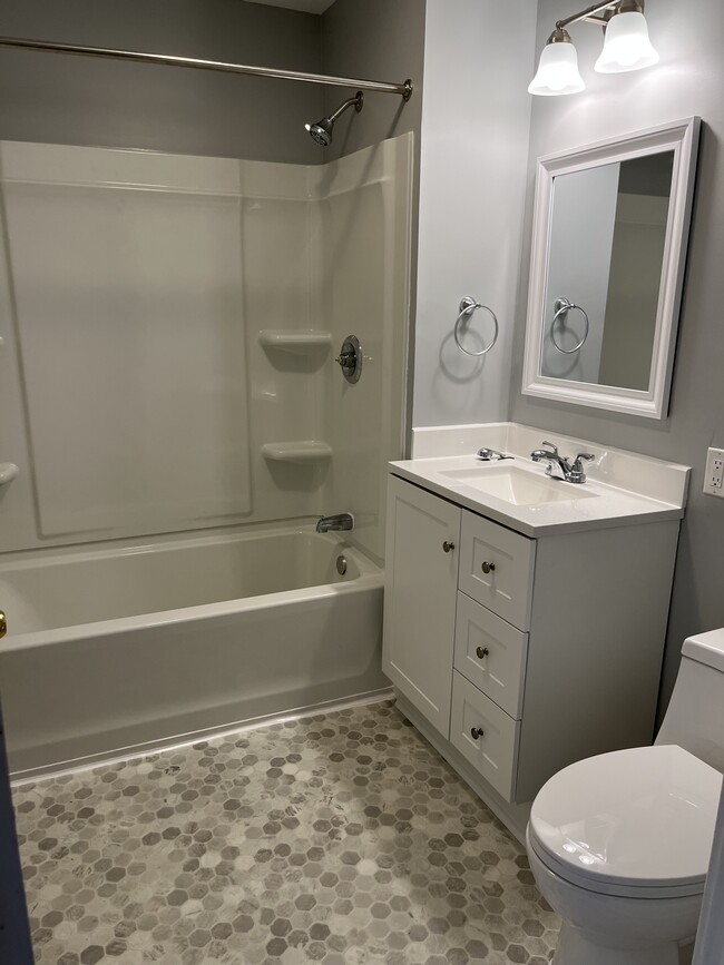 2nd Floor Bath - 707 W 17th St