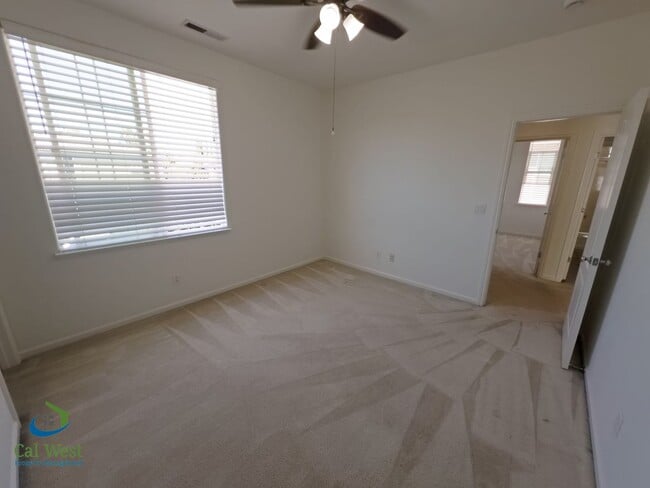 Building Photo - $5295 - 2 Story, 4 bed - 2 Bath Home in se...