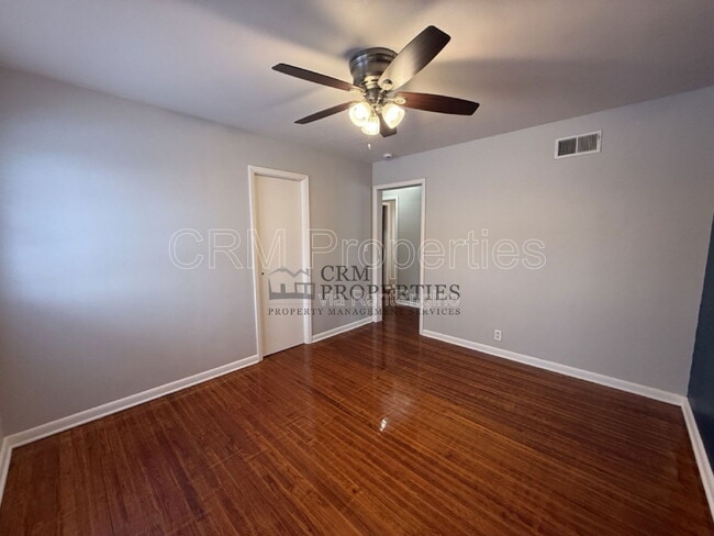 Building Photo - 513 James Dr