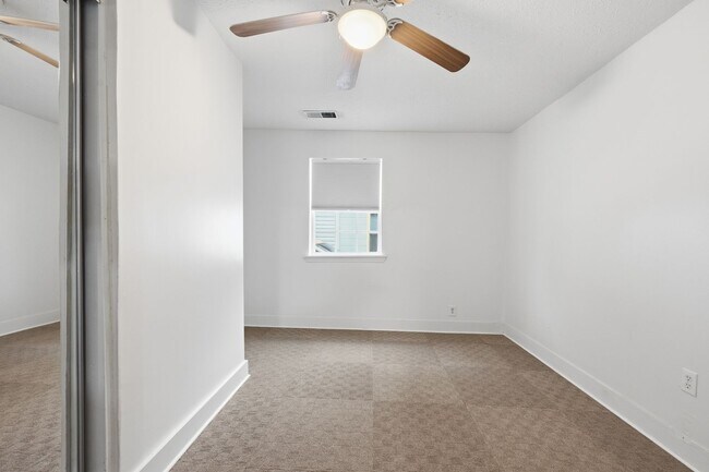 Building Photo - Update 3 bedroom 1 bath home for rent.