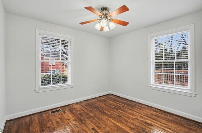 Building Photo - WestMeade Cottage*