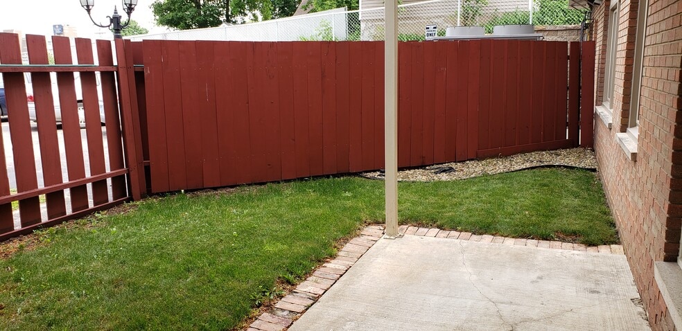 Building Photo - 410 6th Ave SW