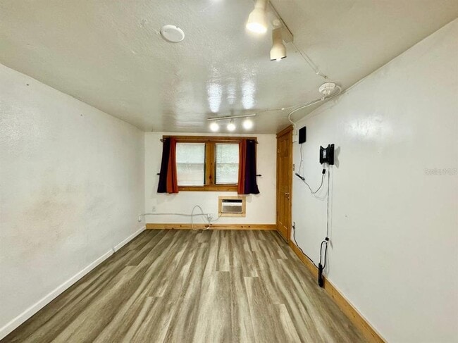 Building Photo - 6601 N Navin Ave